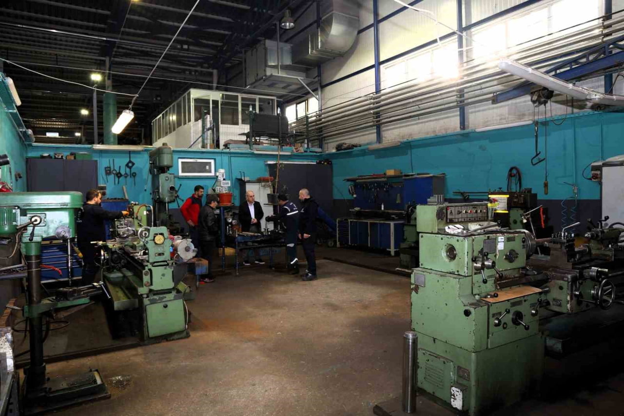 KOCAELİ BÜYÜKŞEHİR BELEDİYESİ, BÜNYESİNDEKİ "MAKİNE İKMAL ATÖLYESİ" SAYESİNDE İŞ MAKİNELERİ VE...