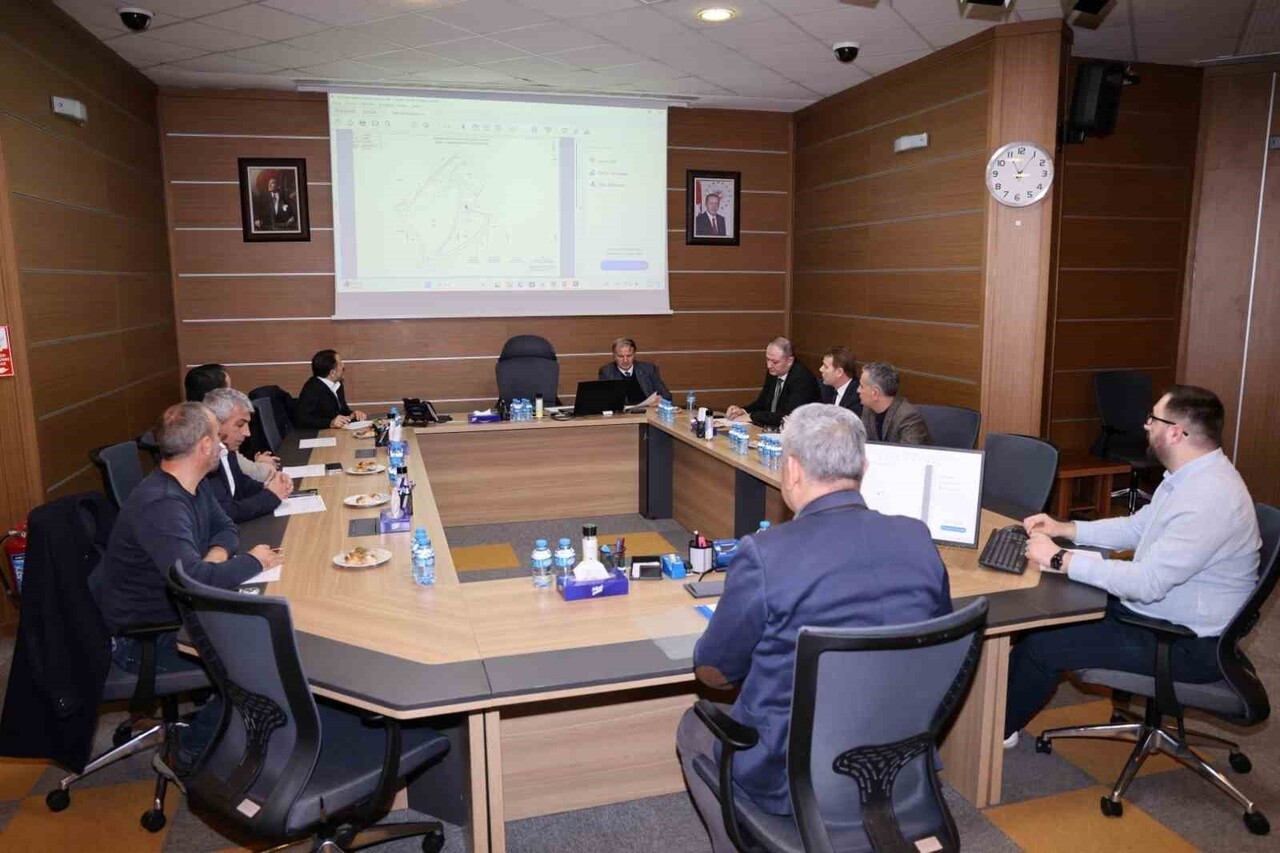 KOCAELİ BÜYÜKŞEHİR BELEDİYESİ ENCÜMENİN ARALIK AYI İLK TOPLANTISINDA, TRAFİK GÜVENLİĞİNİ TEHLİKEYE...