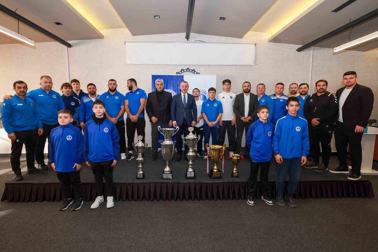 KOCAELİ BÜYÜKŞEHİR BÜNYESİNDEKİ KAĞITSPOR KULÜBÜ, 2025 YILINI 317 MADALYA İLE TAMAMLADI. BAŞKAN...