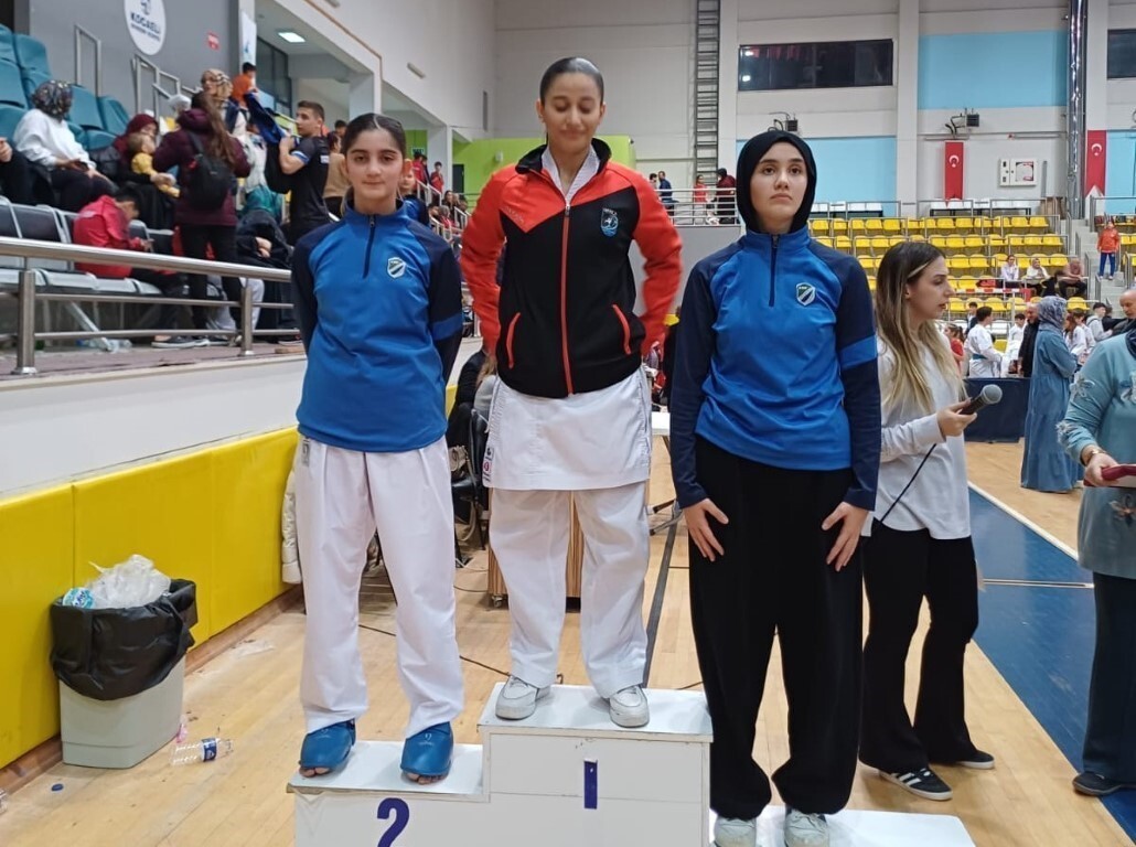 KOCAELİ KARATE GELİŞİM LİGİ 2. AYAK MÜSABAKALARI'NDA MÜCADELE EDEN KARTEPE BELEDİYESPOR...