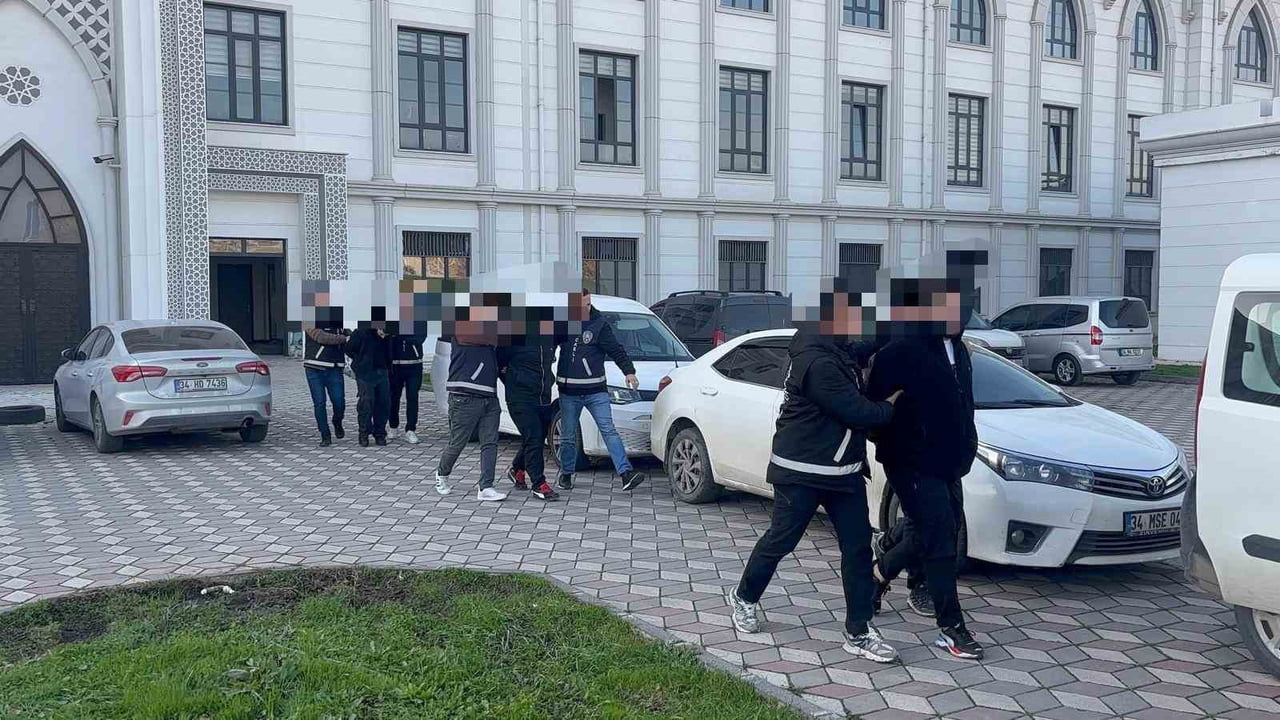 KOCAELİLİ FUTBOLCU UĞURCAN BEKÇİ'NİN DE ARALARINDA BULUNDUĞU 3 KİŞİYİ SİLAHLA VURARAK YARALAN 2...