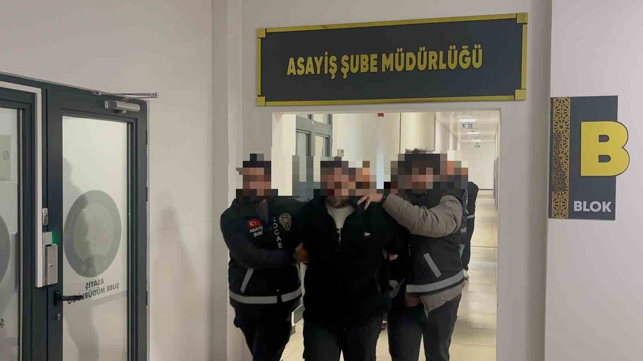 KOCAELİLİ FUTBOLCU UĞURCAN BEKÇİ'NİN DE ARALARINDA BULUNDUĞU 3 KİŞİYİ SİLAHLA VURARAK YARALAN 2...
