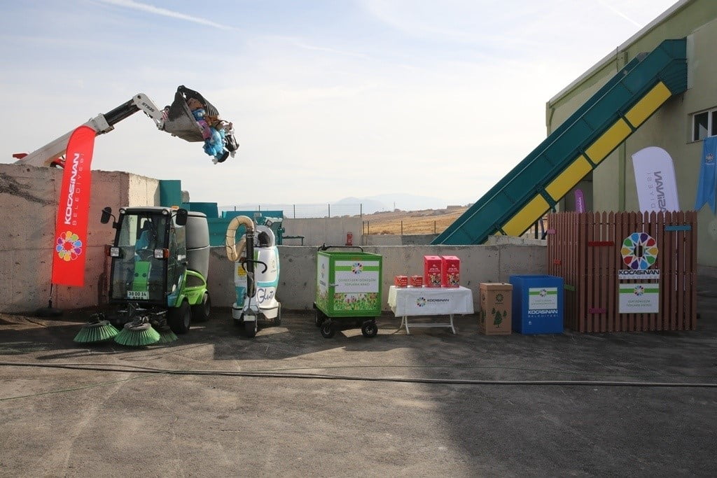 KOCASİNAN BELEDİYE BAŞKANI AHMET ÇOLAKBAYRAKDAR; 2025 YILINDA 6 BİN 44 TON KÂĞIT-KARTON ATIĞI GERİ...