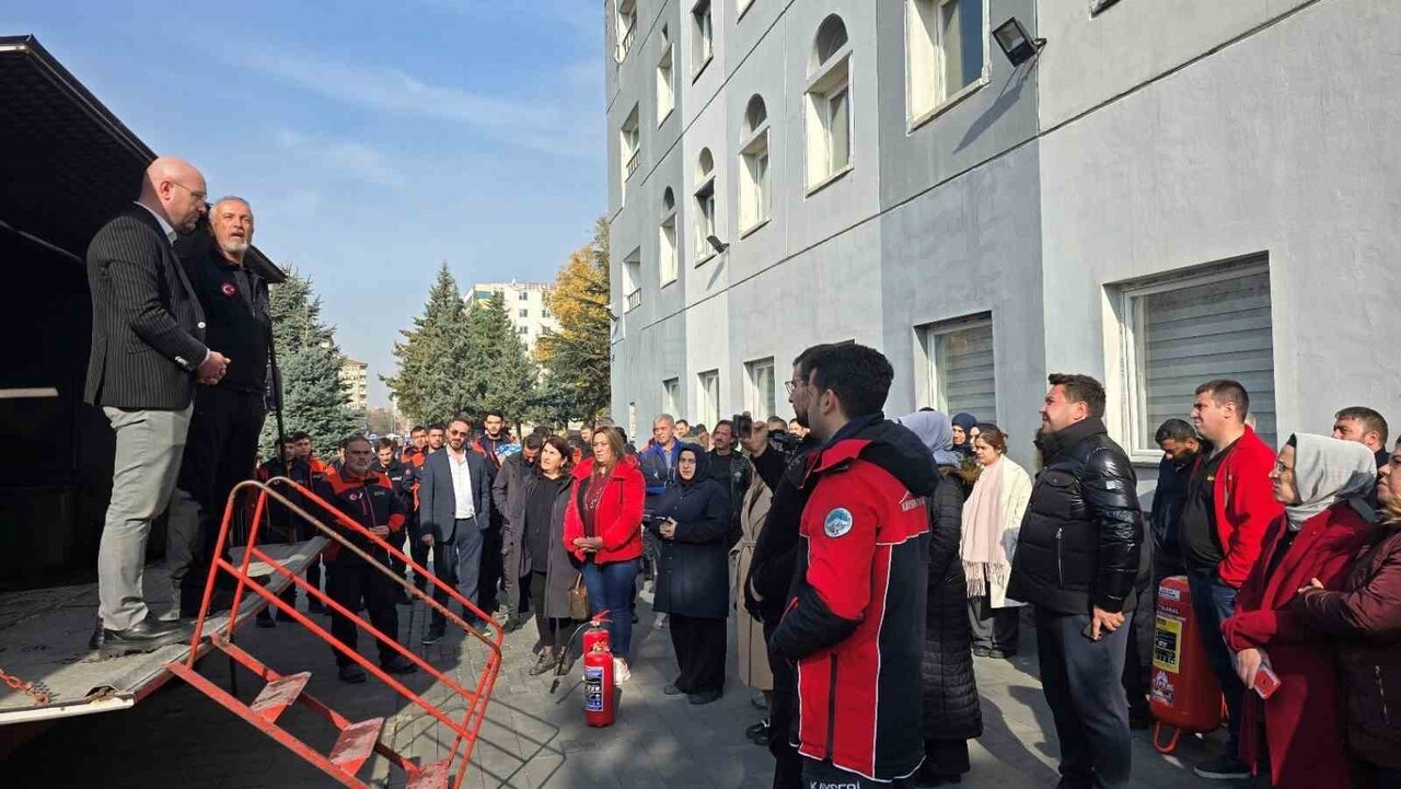 KOCASİNAN BELEDİYESİ TARAFINDAN, AFAD VE KAYSERİ BÜYÜKŞEHİR BELEDİYESİ İTFAİYE DAİRE BAŞKANLIĞI...