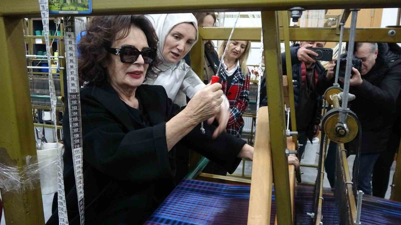 KOÇYİĞİT, KARADENİZ YÖRESİNİN GELENEKSEL VE YÖRESEL DOKUMALARI ARASINDA YERİNİ ALAN YAKLAŞIK BİR...