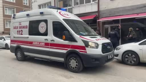 Kollarından ve kafasından yaralanan şahıs hastaneye kaldırıldı, faili aranıyor