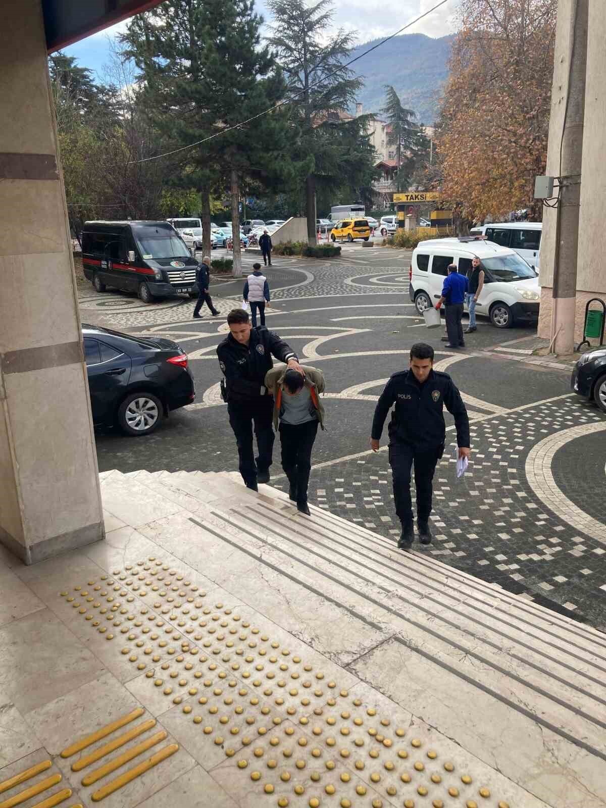 KONYA’NIN AKŞEHİR İLÇESİNDE MOTOSİKLET ÇALAN BİR ŞAHIS POLİS EKİPLERİNİN ÇALIŞMASI SONUCU...