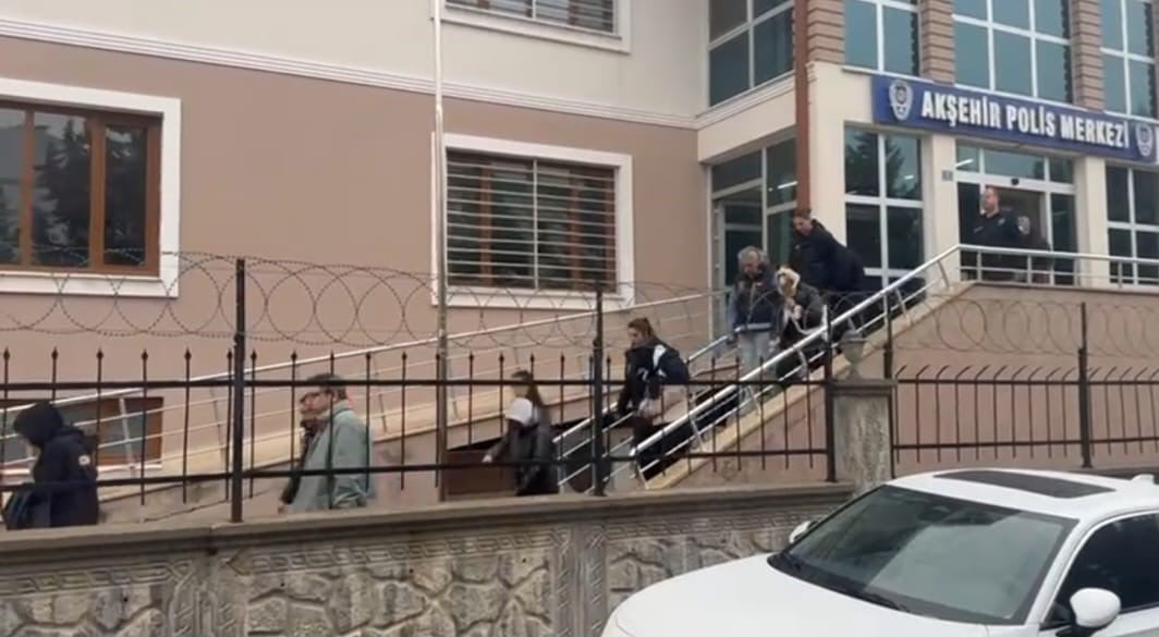 KONYA’NIN AKŞEHİR İLÇESİNDE, POLİS EKİPLERİ TARAFINDAN YAPILAN FUHUŞ OPERASYONUNDA 6 ŞÜPHELİ...