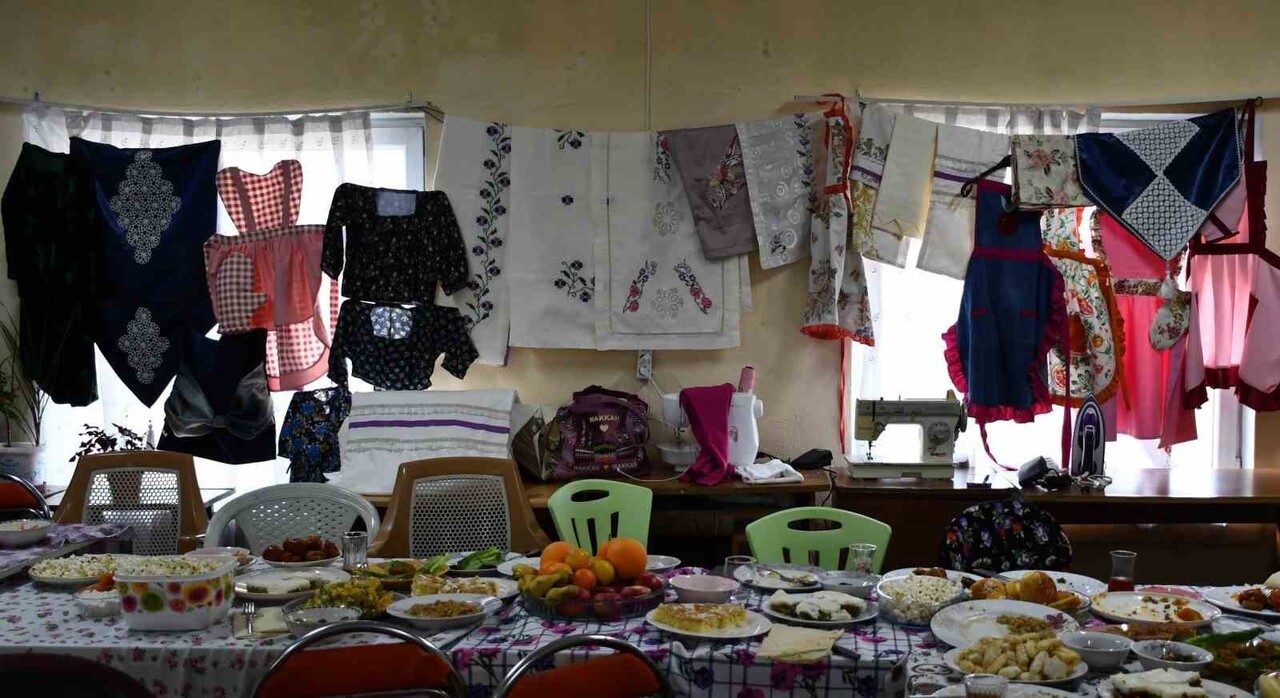 KONYA’NIN AKŞEHİR İLÇESİNE BAĞLI BOZLAĞAN MAHALLESİ’NDE BULUNAN ESKİ İLKOKUL BİNASI, DİKİŞ NAKIŞ...