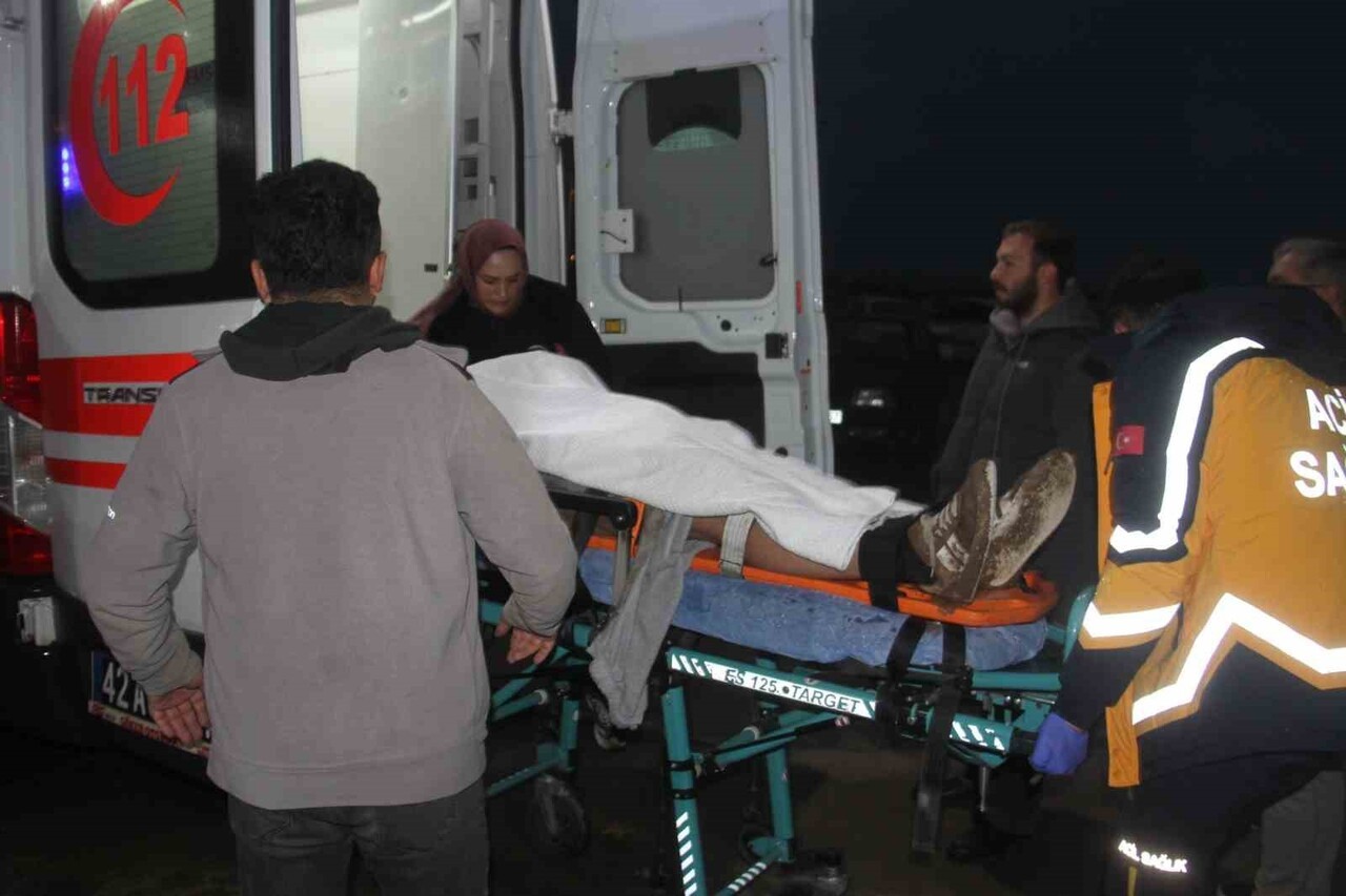 KONYA’NIN BEYŞEHİR İLÇESİNDE ETKİLİ OLAN YAĞIŞLI HAVA SONUCU 5 AYRI NOKTADA MEYDANA GELEN TRAFİK...