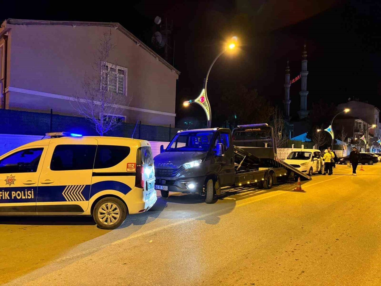 KONYA’NIN KULU İLÇESİNDE POLİS EKİPLERİNCE GERÇEKLEŞTİRİLEN TRAFİK DENETİMLERİ DEVAM EDİYOR....