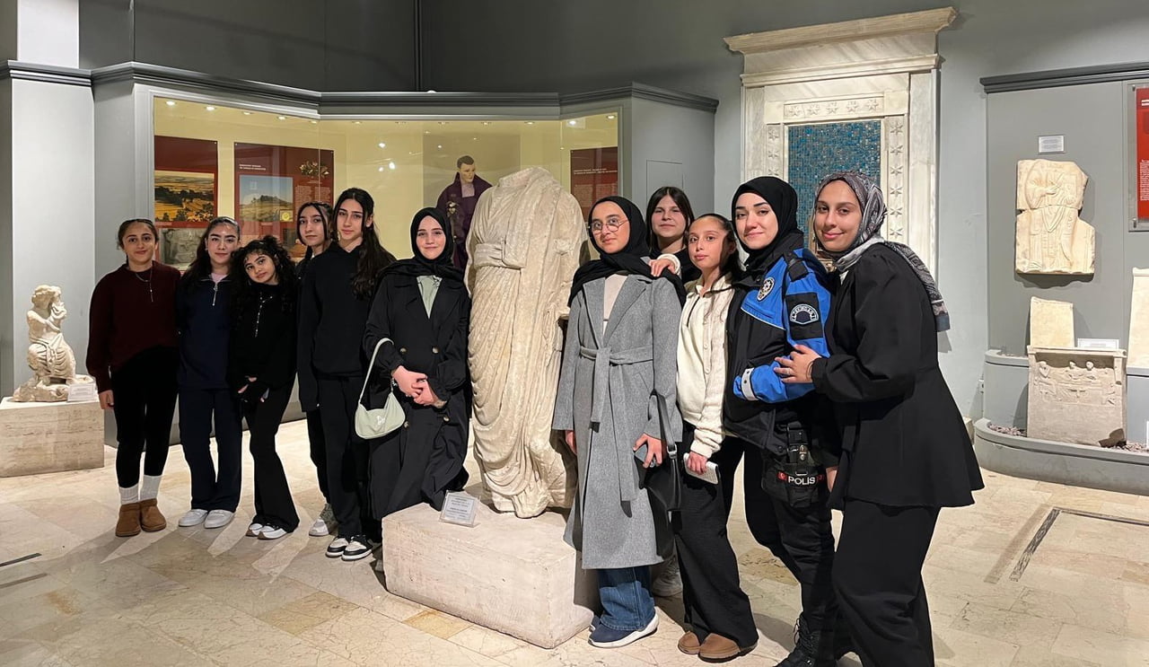 KORE’NİN RENKLERİ PROJESİ KAPSAMINDA ÇORLU’DA EĞİTİM GÖREN ÖĞRENCİLER SİNEMA ETKİNLİĞİ VE KÜLTÜR...