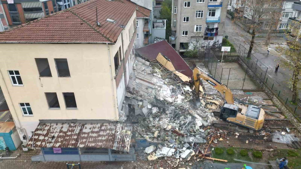 KÖRFEZ BELEDİYESİ, FATİH MAHALLESİ'NDE BULUNAN VE YAPILAN İNCELEMELER SONUCUNDA RİSKLİ YAPI OLDUĞU...