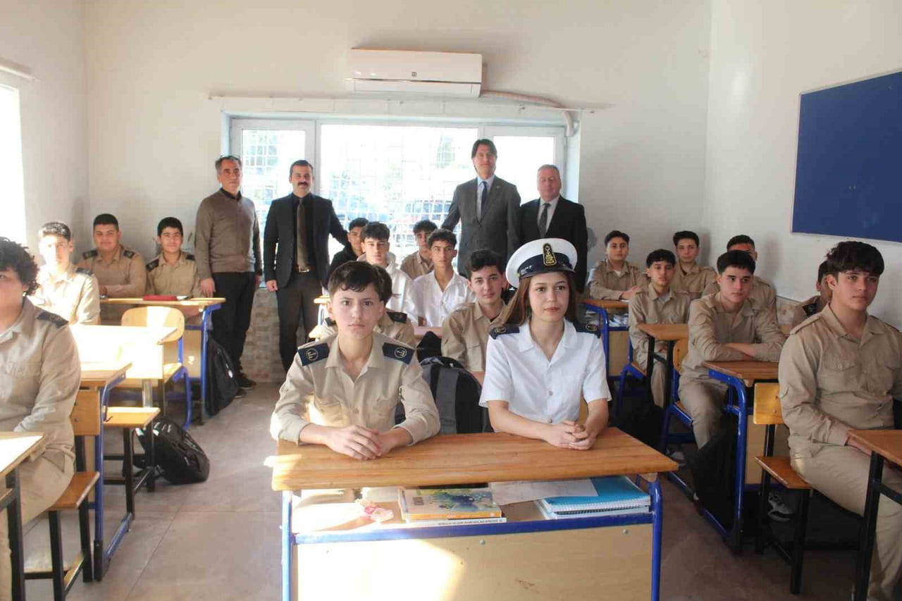 KÖYCEĞİZ KAYMAKAMI KUMCU, GEMİ SİMÜLASYON LABORATUVARINI İNCELEDİ