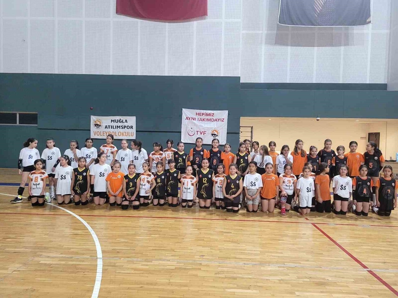 KÖYCEĞİZLİ MİNİKLER VOLEYBOL TURNUVASI’NDA ŞAMPİYON OLDU