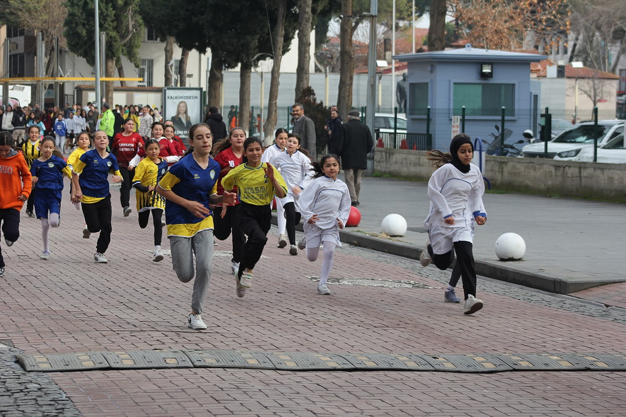 KULA İLÇE MİLLİ EĞİTİM MÜDÜRLÜĞÜ TARAFINDAN DÜZENLENEN SPORTİF FAALİYETLER ÇERÇEVESİNDE...