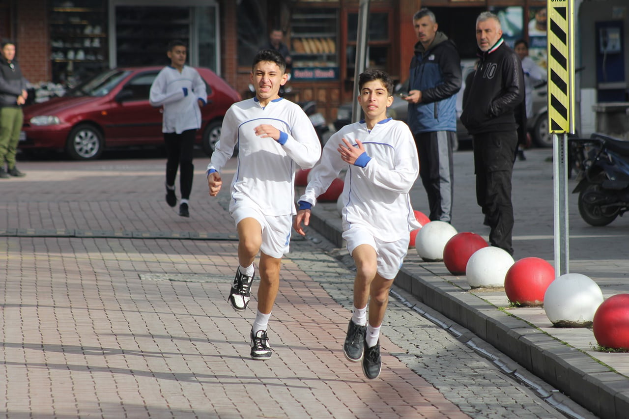 KULA İLÇE MİLLİ EĞİTİM MÜDÜRLÜĞÜ TARAFINDAN DÜZENLENEN SPORTİF FAALİYETLER ÇERÇEVESİNDE...