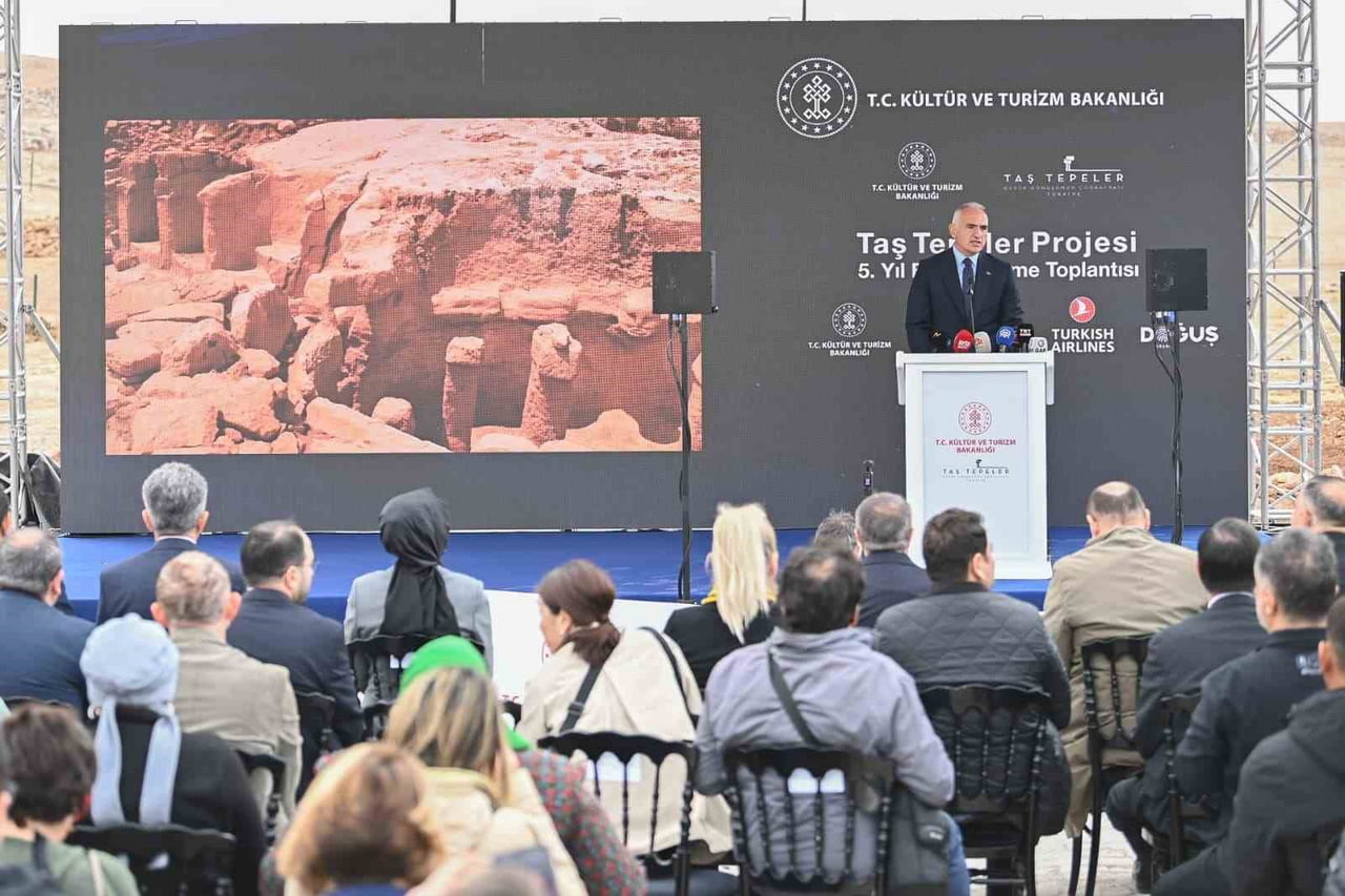 KÜLTÜR VE TURİZM BAKANI MEHMET NURİ ERSOY, KARAHANTEPE’NİN ARCHAEOLOGY MAGAZINE TARAFINDAN 2025’İN...