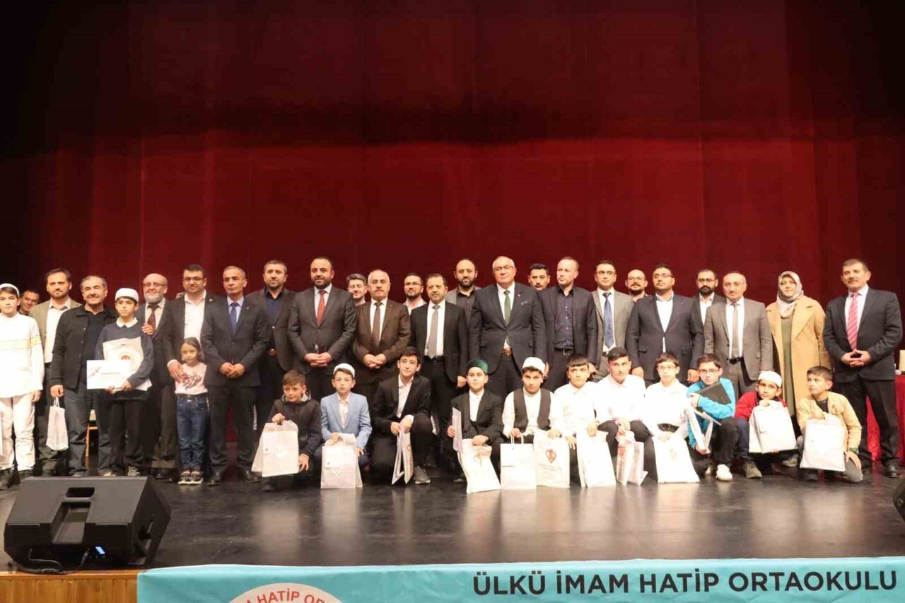 KUR'AN-I KERİM’İ GÜZEL OKUMAK İÇİN YARIŞTILAR