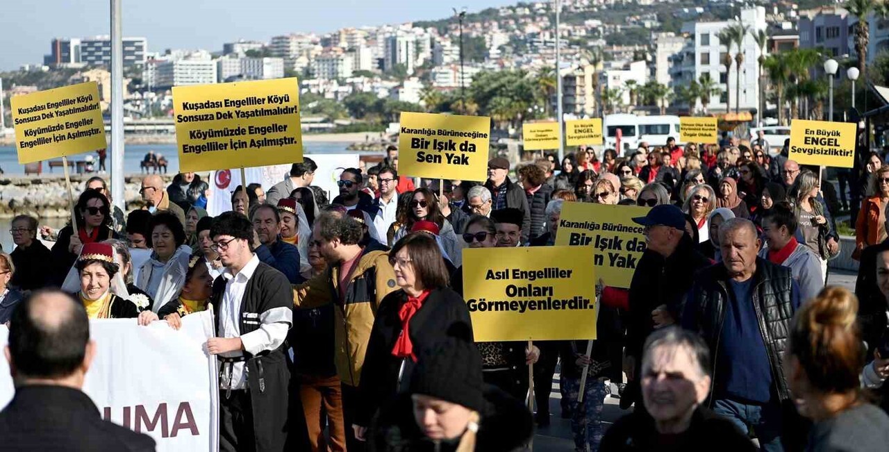 KUŞADASI'NDA '3 ARALIK DÜNYA ENGELLİLER GÜNÜ' KUTLANDI