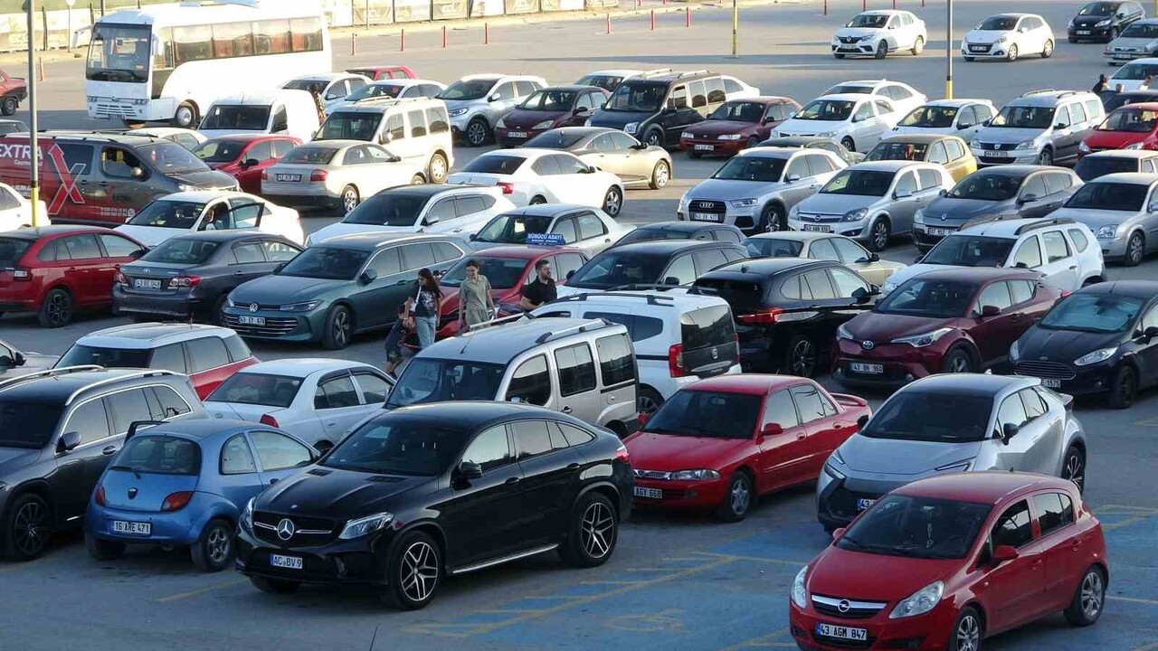 KÜTAHYA'DA ARAÇ SAYISINDAKİ ARTIŞ HIZ KESMİYOR