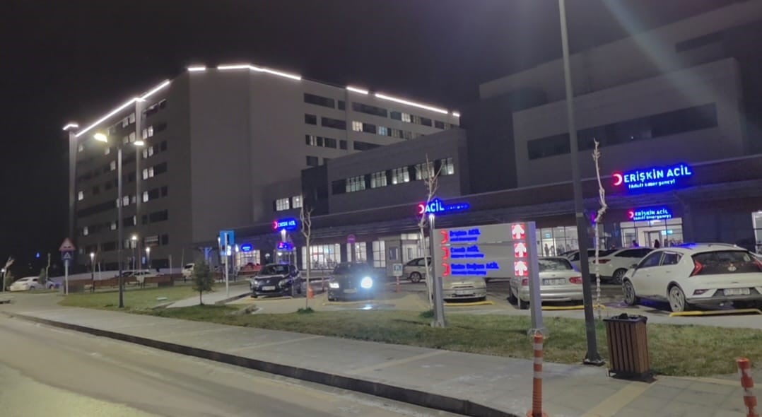 KÜTAHYA'DA BİR KADIN, TARTIŞTIĞI ARKADAŞI TARAFINDAN BIÇAKLANARAK HAYATINI KAYBETTİ.