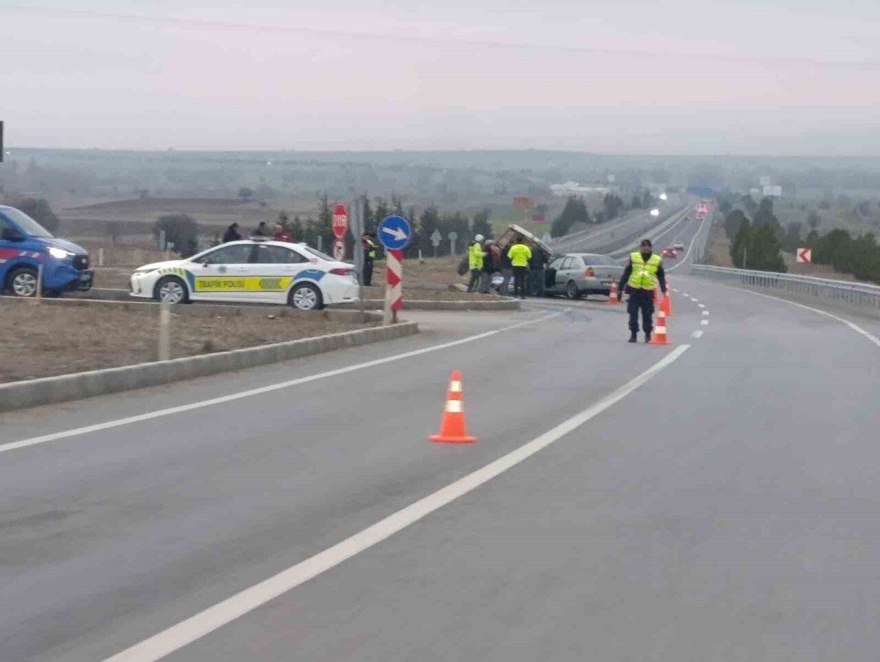 KÜTAHYA'DA OTOMOBİL İLE TRAKTÖR ÇARPIŞTI: 2 YARALI