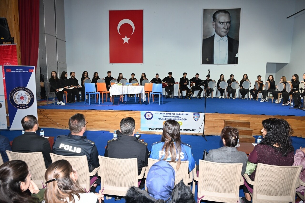 KÜTAHYA'DA PARLAYAN YILDIZLAR SAHNE ALDI