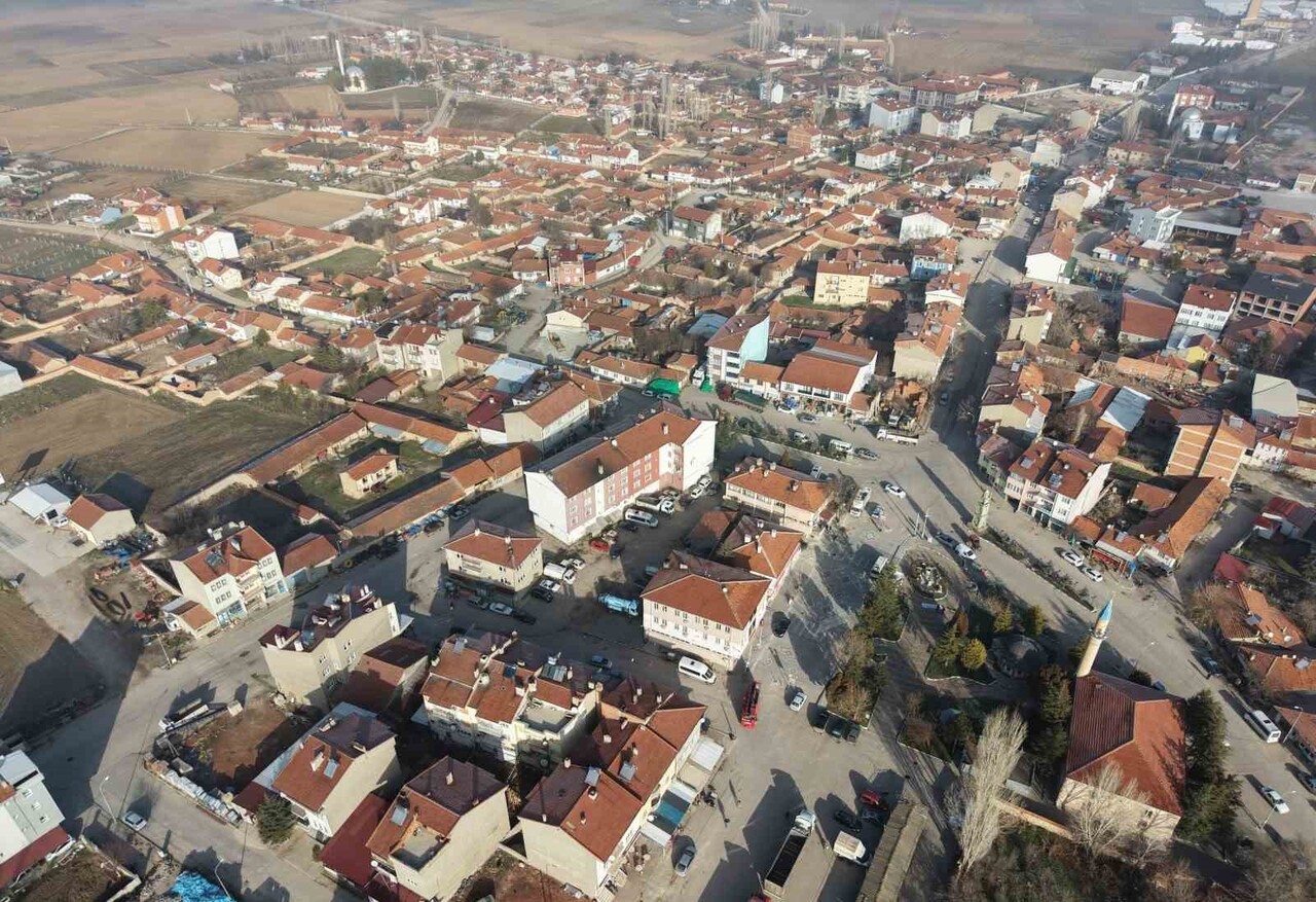 KÜTAHYA'NIN ASLANAPA İLÇESİ, UZUN SÜREDİR BEKLENEN DOĞAL GAZ HİZMETİNE KAVUŞTU. ASLANAPA BELEDİYE...