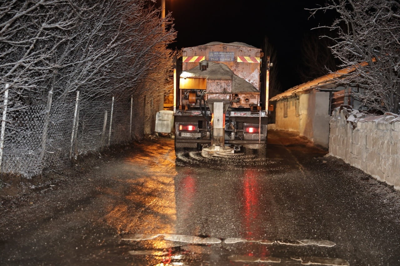 KÜTAHYA BELEDİYESİ KIŞ MESAİSİNE BAŞLADI