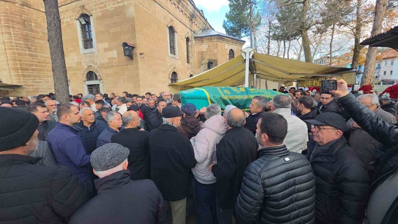 KÜTAHYA BERBERLER VE KUAFÖRLER ODASI BAŞKANI MEHMET ÇALTI SON YOLCULUĞUNA UĞURLANDI