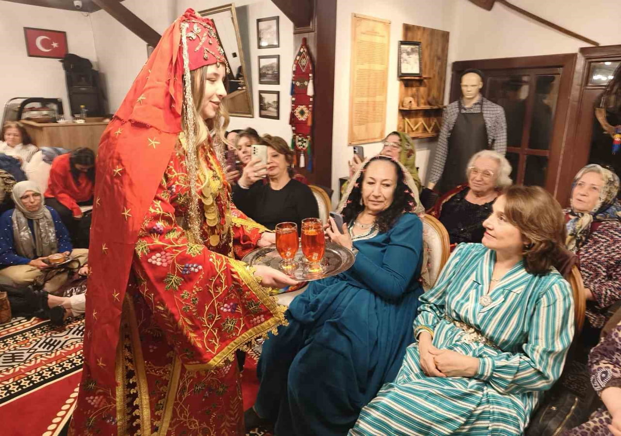 KÜTAHYA’DA 'ŞALVAR GECESİ'YLE GELENEKLER YAŞATILDI