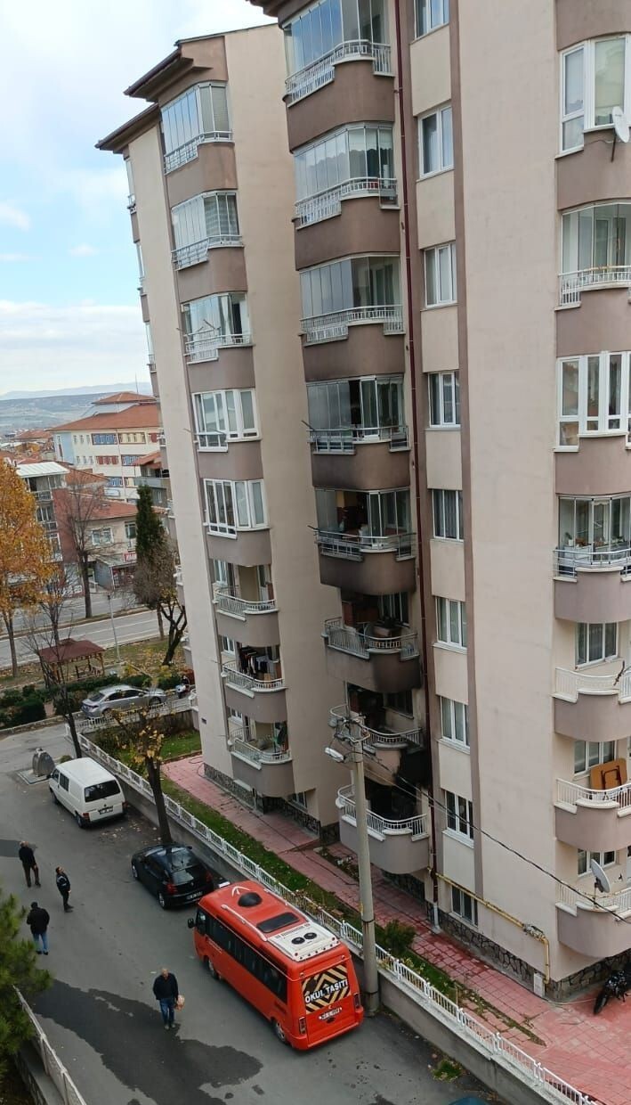 KÜTAHYA’DA 27 KASIM’DA BİR APARTMAN DAİRESİNDE ÇIKAN YANGINDA EŞİ YAŞAMINI YİTİREN VE KENDİSİ DE...