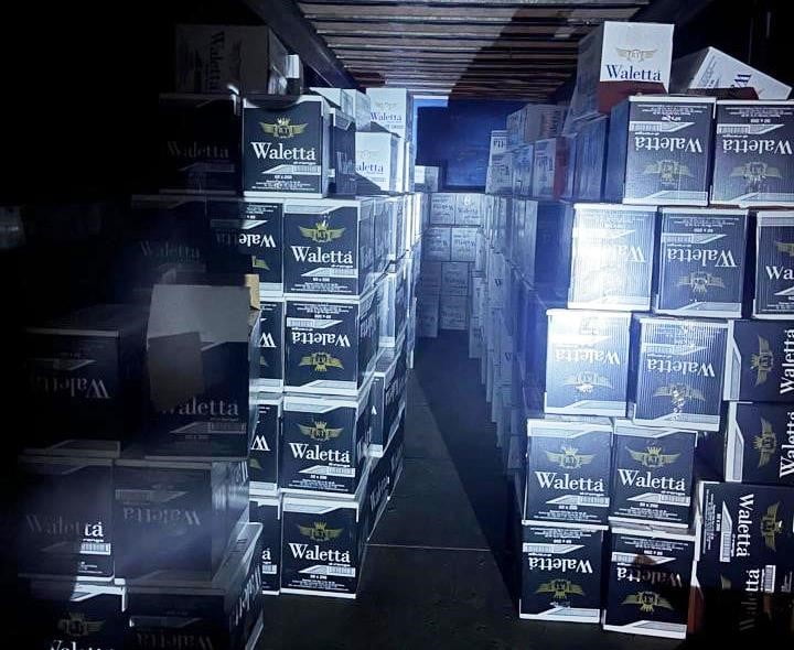 KÜTAHYA’DA BİR ARAÇTA 5 MİLYON 190 BİN MAKARON ELE GEÇİRİLDİ