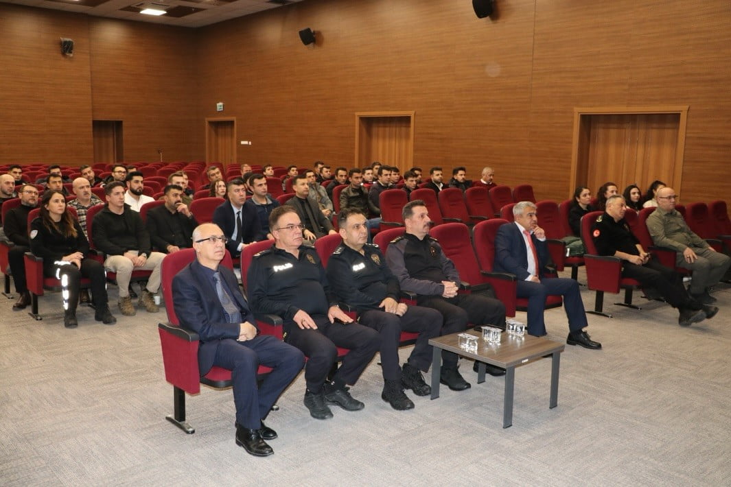 KÜTAHYA’DA EMNİYET PERSONELİNE, "İNTİHAR SALDIRILARININ TESPİTİ VE ALINACAK ÖNLEMLER" KONULU...