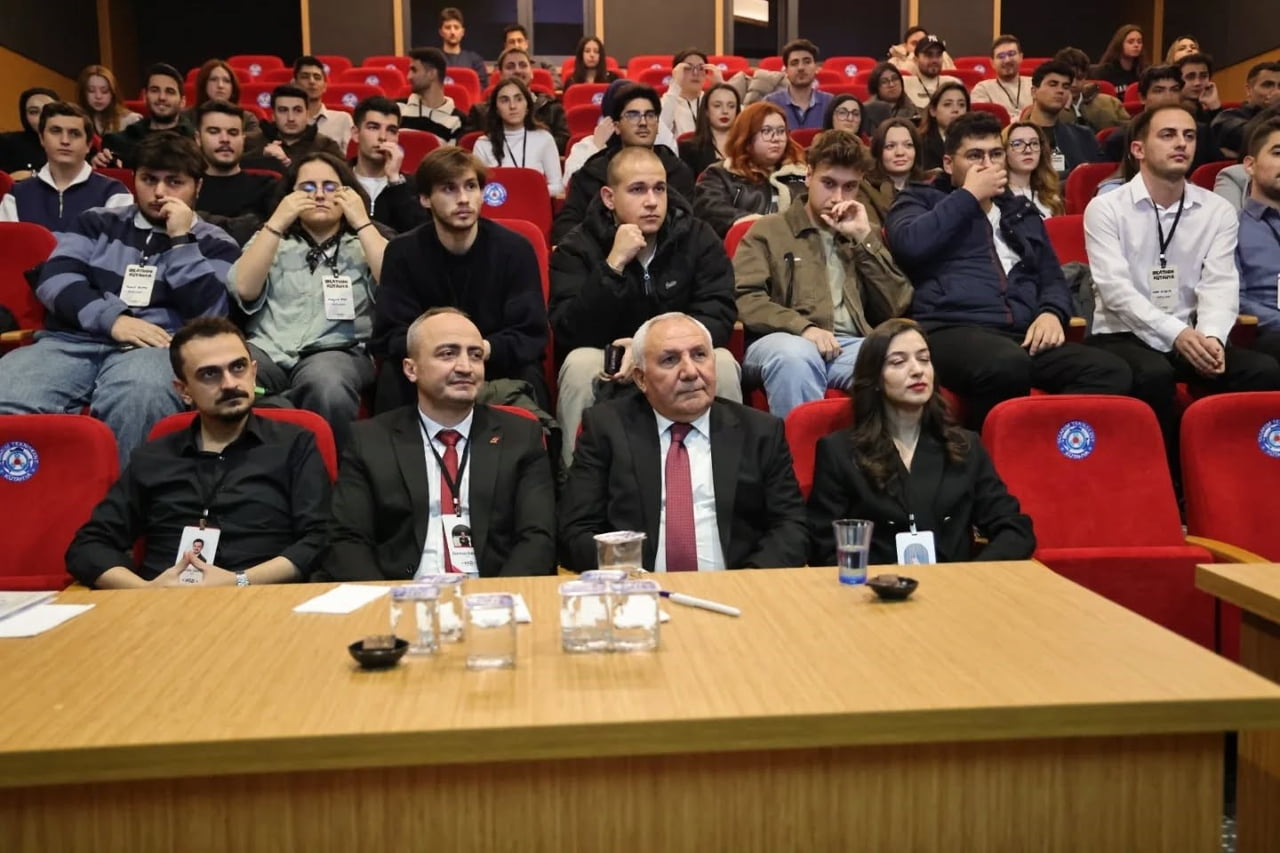 KÜTAHYA’DA GENÇ ZİHİNLER GELECEĞE IŞIK TUTTU