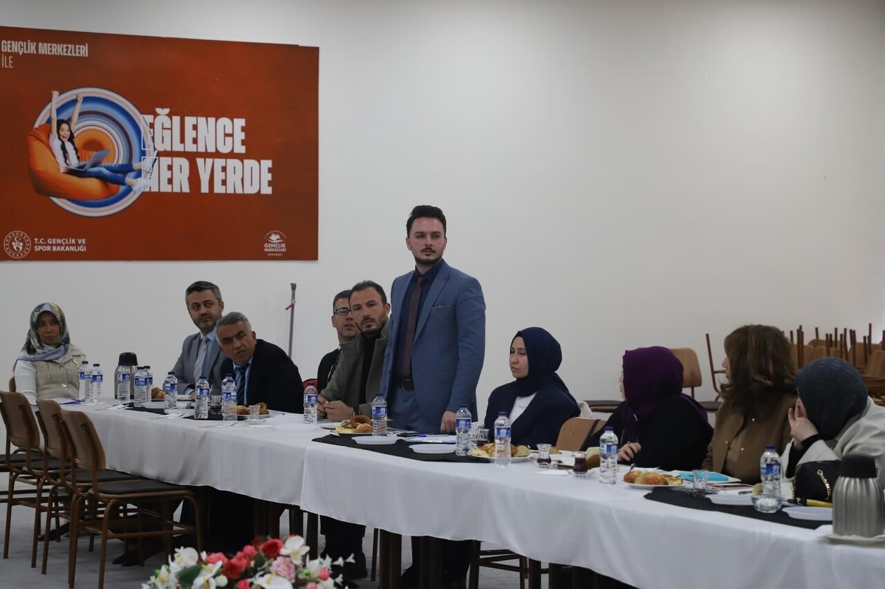 KÜTAHYA’DA GENÇLİK VE SPOR İL VE İLÇE MÜDÜRLERİ BİR ARAYA GELDİ