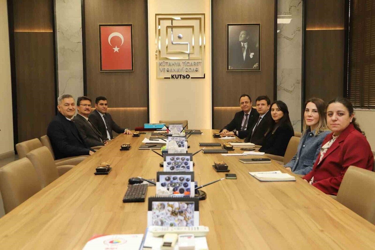 KÜTAHYA’DA MESLEKİ EĞİTİMİN GELİŞTİRİLMESİNE YÖNELİK İSTİŞARE TOPLANTISI