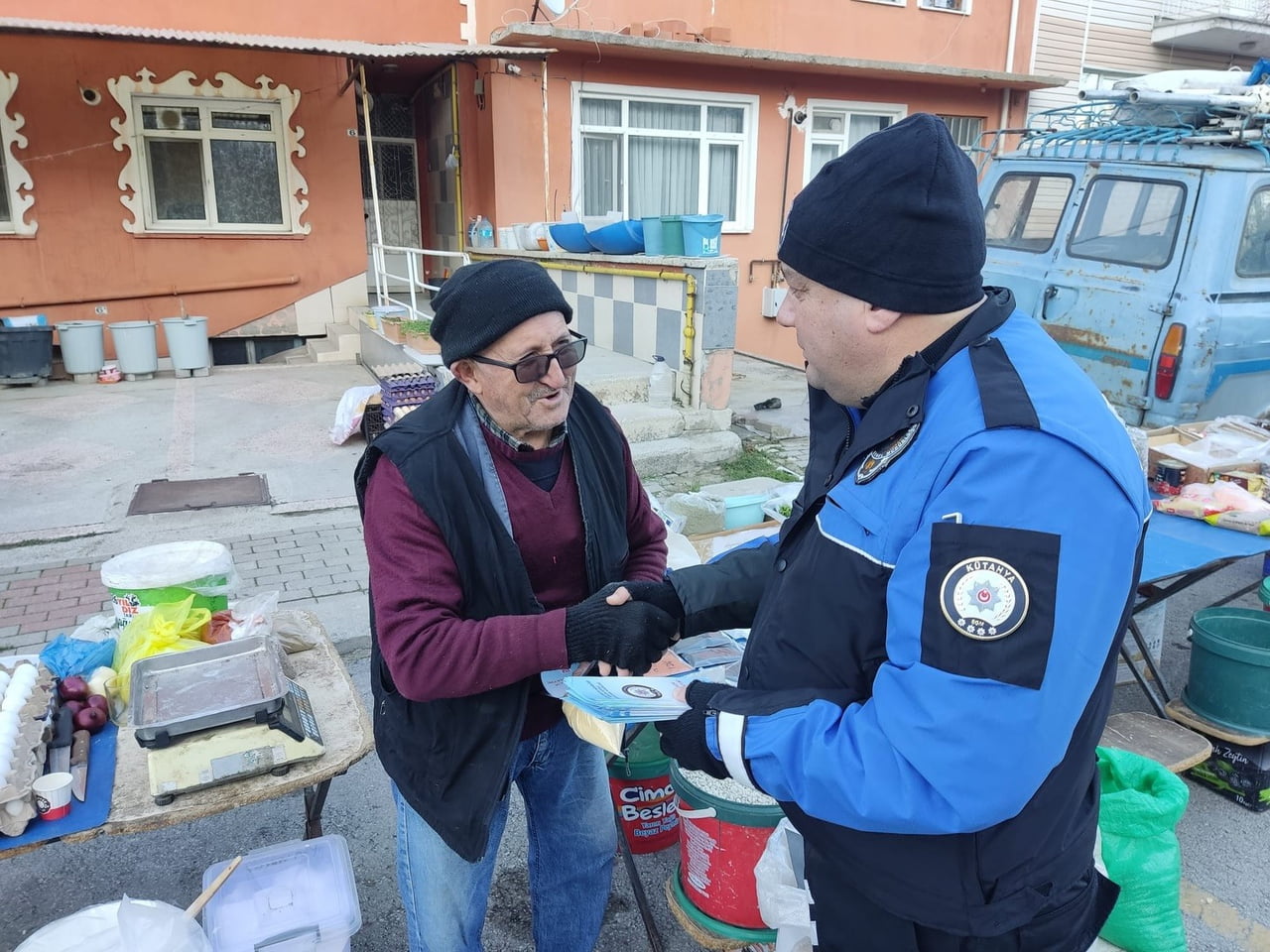 KÜTAHYA EMNİYETİ'NDEN SEMT PAZARLARINDA GÜVENLİK BİLGİLENDİRMESİ