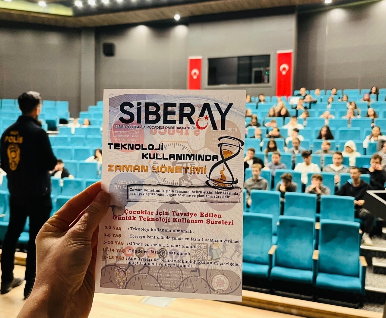 KÜTAHYA İL EMNİYET MÜDÜRLÜĞÜ’NDEN ÖĞRENCİLERE SİBER FARKINDALIK SEMİNERİ