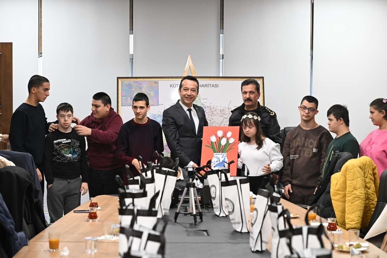 KÜTAHYA İL EMNİYET MÜDÜRÜ ELBİR, ÖZEL ÖĞRENCİLERLE BİR ARAYA GELDİ