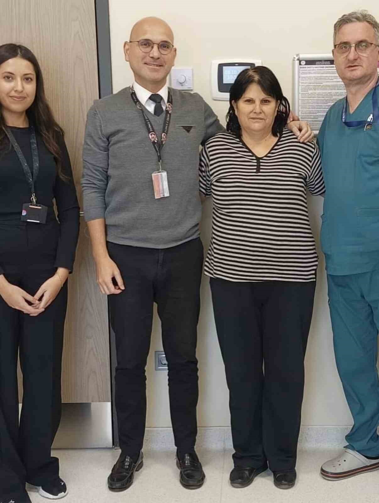 KÜTAHYA ŞEHİR HASTANESİ'NDE DEV YUMURTALIK KİTLELERİ BAŞARIYLA ÇIKARILDI