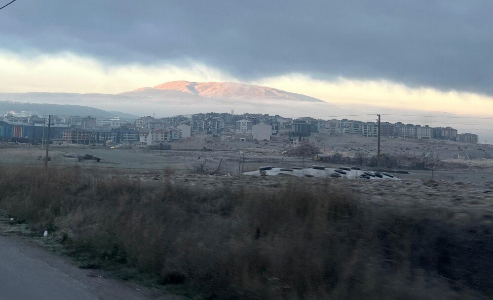 KÜTAHYA SEMALARI, SABAHIN ERKEN SAATLERİNDE SEYRİ GÜZEL BİR BULUT MANZARASINA SAHNE OLDU