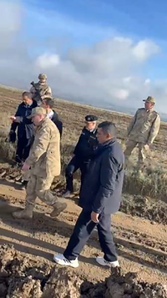 LİBYA HEYETİ, UÇAK KAZASININ YAŞANDIĞI BÖLGEYE GELDİ.