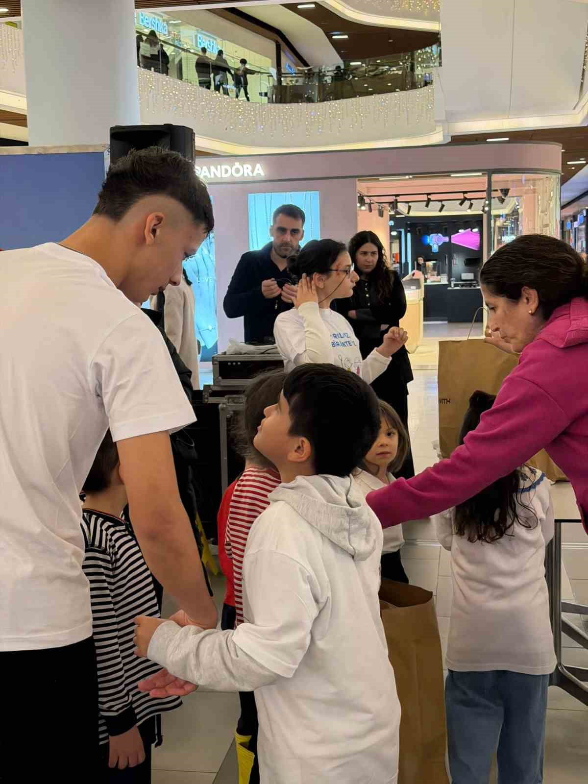 LİV HOSPİTAL SAMSUN İŞ BİRLİĞİYLE BİR AVM’DE ÖZEL GEREKSİNİMLİ ÇOCUKLAR İÇİN FARKINDALIK ETKİNLİĞİ...