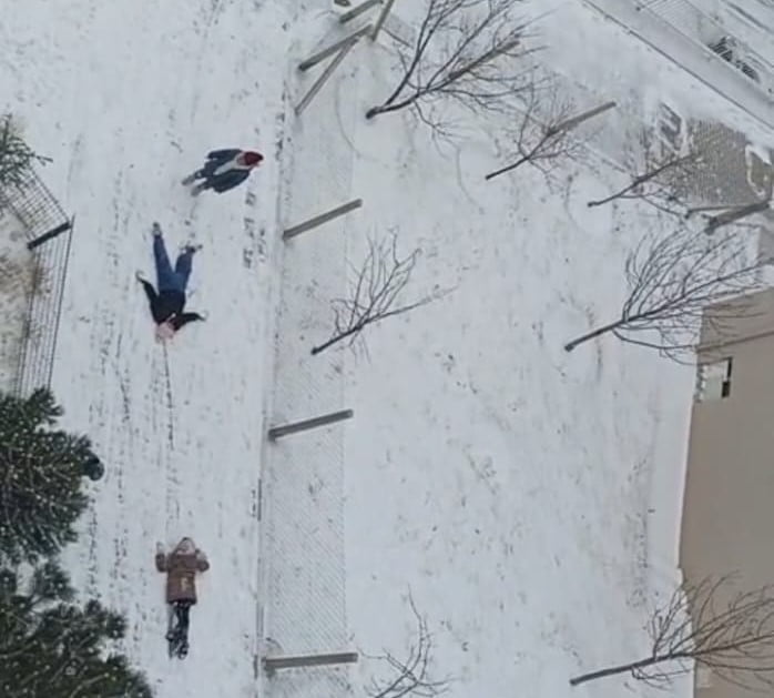 MALATYA'DA ETKİLİ OLAN KAR YAĞIŞI NEDENİYLE EĞİTİME 1 GÜN ARA VERİLİRKEN, ÇOCUKLAR KARIN TADINI...