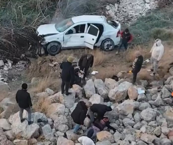 MALATYA'DA OTOMOBİLİN KÖPRÜDEN UÇTUĞU TRAFİK KAZASINDA 1 KİŞİ HAYATINI KAYBEDERKEN 2 KİŞİ...