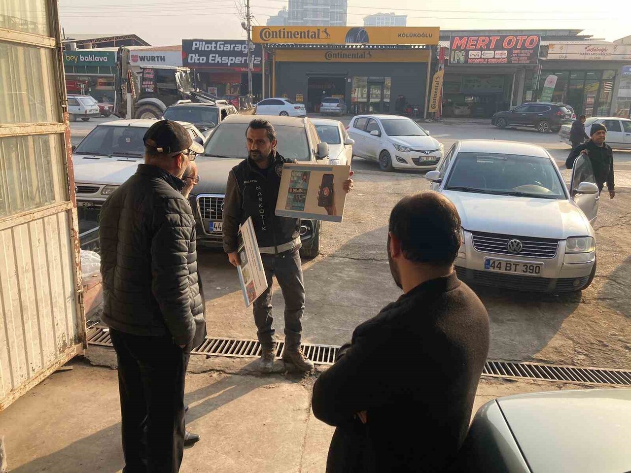 MALATYA'DA UYUŞTURUCU VE UYARICI MADDE TİCARETİNE KARŞI ETKİN MÜCADELE YÜRÜTEN POLİS EKİPLERİ...