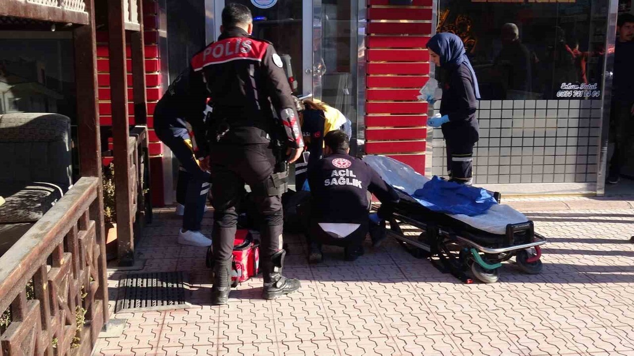 MALATYA'NIN YEŞİLYURT İLÇESİNDE HUSUMETLİLER ARASINDA ÇIKAN TARTIŞMADA 1 KİŞİ SİLAHLA VURULARAK...