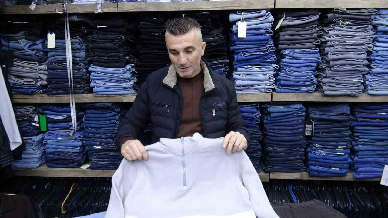 MALATYA’DA DOWN SENDROMLU BİR GENÇ İLE ESNAF ARASINDA YAŞANAN DİYALOG YÜREKLERİ ISITTI.